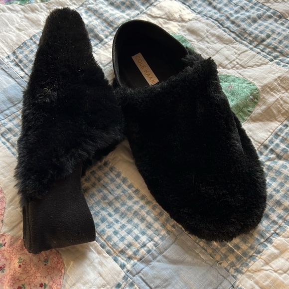 COLE HAAN SIZE 8 B Black Furry Shearling Slippers EXCELLENT CONDITION - Picture 1 of 14
